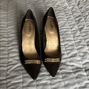 NWOT Coach and Four Black and Gold Chain Kitten Heels Size 9